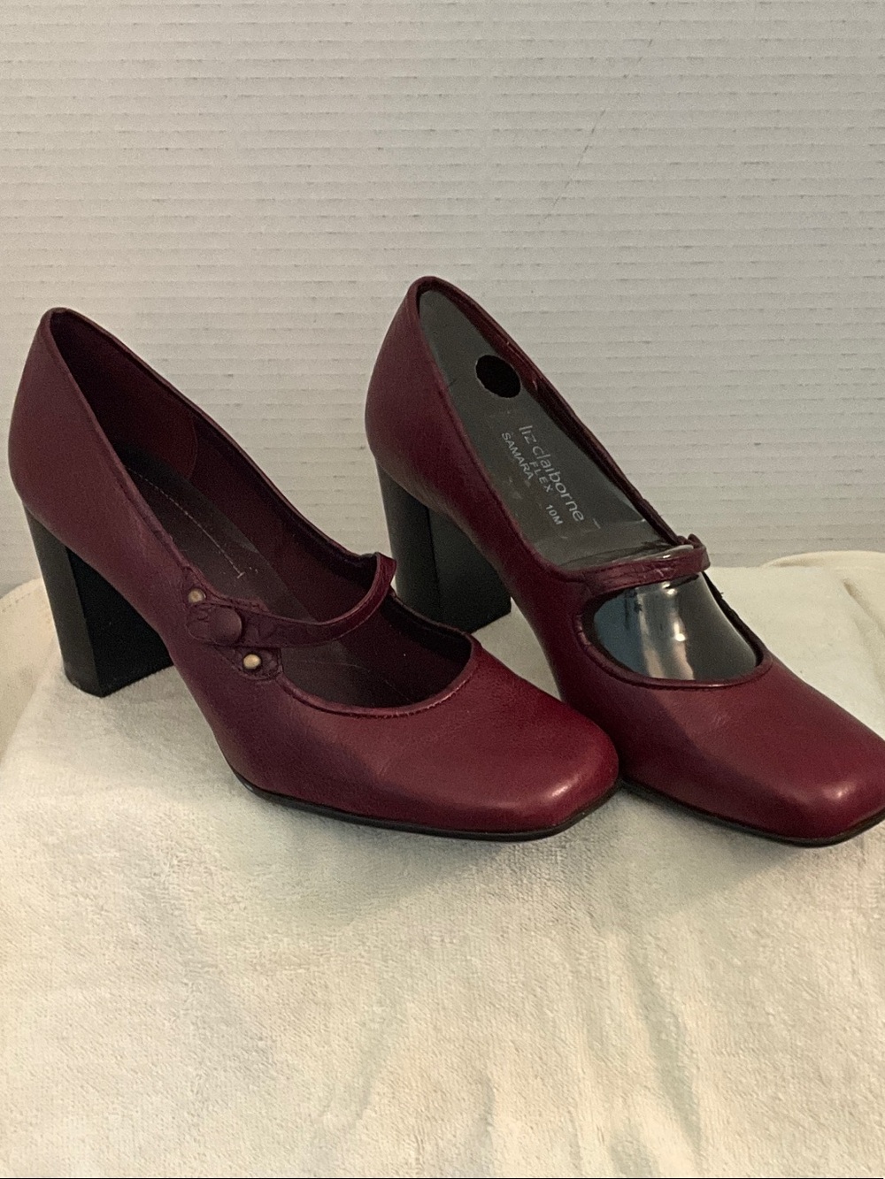 Liz Claiborne Wine Mary Jane Block Heel Pumps